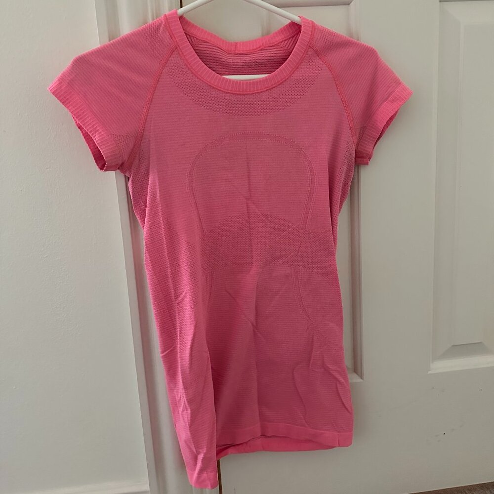 Hot pink lululemon. swiftly tech